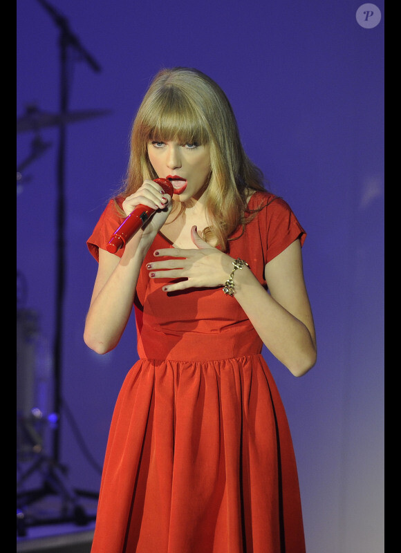 Taylor Swift sur scène pour un concert à Londres le 6 novembre 2012.