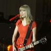 Taylor Swift en concert au centre commercial Westfiel à Londres le 6 novembre 2012.