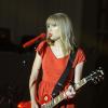 Taylor Swift tout de rouge vêtue à Londres le 6 novembre 2012.
