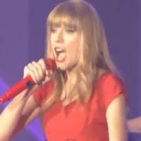 Taylor Swift : Une princesse en rouge pour illuminer Noël