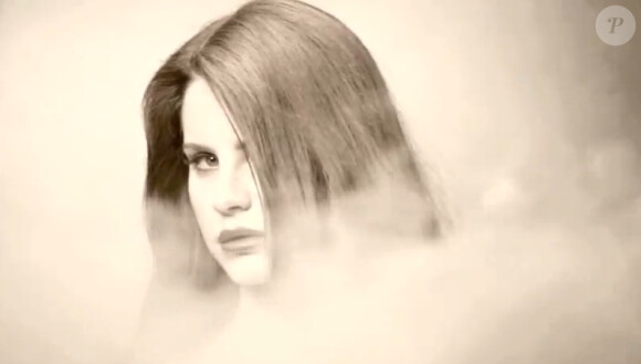 Image extraite du clip promotionnel pour la chanson Bel Air, extrait de l'EP Paradise attendu le 12 novembre 2012.