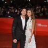 Adrien Brody tient sa petite amie Lara Lieto par la taille lors du Festival international du film de Rome, le 11 novembre 2012.