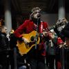 Matthieu Chedid, aka -M-, a donné un concert surprise dans le métro parisien à la station Jaurès le 9 novembre 2012.