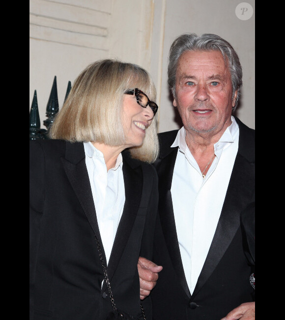 Alain Delon et Mireille Darc en septembre 2012 à Paris