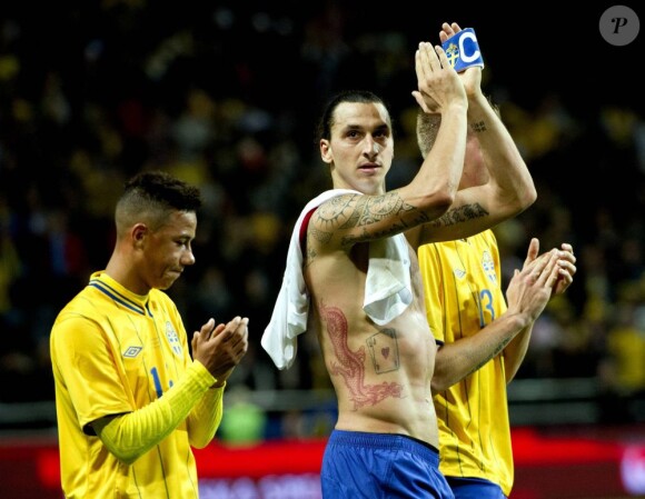 Zlatan Ibrahimovic dévoile ses tatouages après une partie mémorable face à l'Angleterre à la Friends Arena de Solna le 14 novembre 2012