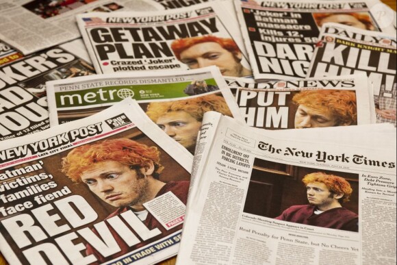 Les unes des journaux après le massacre durant une séance du film The Dark Knight Rises
