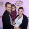 Chad Lowe avec sa femme Kim, enceinte, et leur fille Mabel à la première de Sofia The First : Once Upon a Princess, à Los Angeles le 10 novembre 2012.