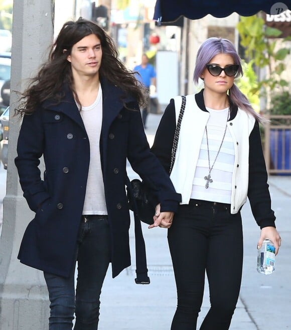 Quel beau couple ! Kelly Osbourne et Matthew Mosshart se promènent dans les rues de West Hollywood, le 16 novembre 2012.