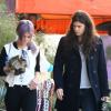 Toujours à la pointe de la mode, Kelly Osbourne et son petit ami Matthew Mosshart se promènent dans les rues de West Hollywood, le 16 novembre 2012.