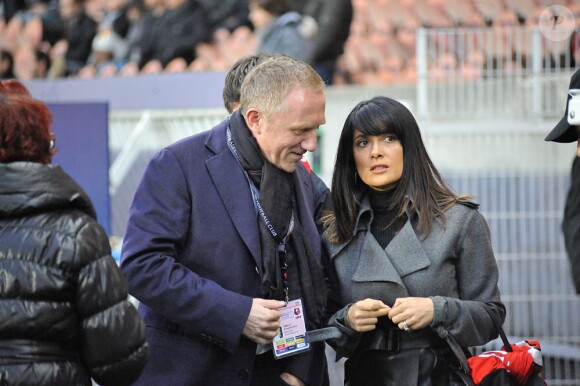 François-Henri Pinault et Salma Hayek lors du match Paris-St-Germain contre Rennes au Parc des Princes le 17 novembre 2012.