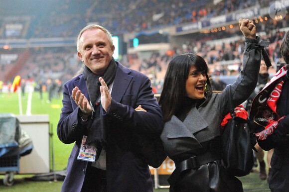 François-Henri Pinault et Salma Hayek lors du match Paris-St-Germain contre Rennes au Parc des Princes le 17 novembre 2012.