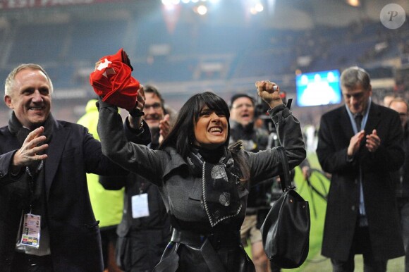 Salma Hayek fête la victoire de Rennes contre le Paris-St-Germain au Parc des Princes le 17 novembre 2012.