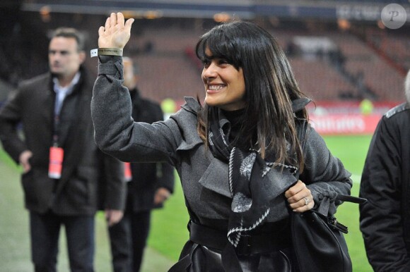 Salma Hayek lors du match Paris-St-Germain contre Rennes au Parc des Princes le 17 novembre 2012.