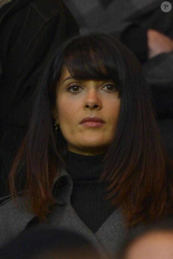 Salma Hayek lors du match Paris-St-Germain contre Rennes au Parc des Princes le 17 novembre 2012.