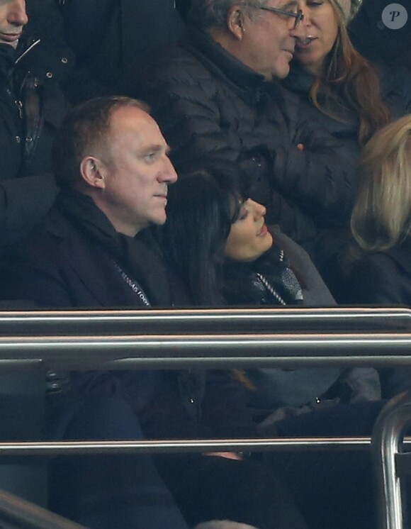 François-Henri Pinault et Salma Hayek lors du match Paris-Saint-Germain contre Rennes au Parc des Princes le 17 novembre 2012.