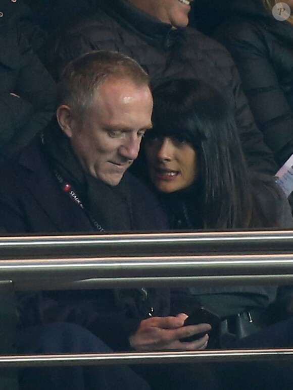 François-Henri Pinault et Salma Hayek lors du match Paris-Saint-Germain contre Rennes au Parc des Princes le 17 novembre 2012.