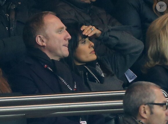 François-Henri Pinault et Salma Hayek lors du match Paris-Saint-Germain contre Rennes au Parc des Princes le 17 novembre 2012.
