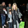 Kate Moss, toujours très à la mode, et son mari Jamie Hince ont emmené Lila Grace au marché de Noël de Highgate, le 17 novembre 2012.