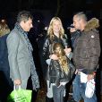 Kate Moss très souriante avec son mari Jamie Hince. Ils ont emmené Lila Grace au marché de Noël de Highgate, le 17 novembre 2012.