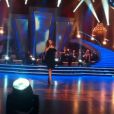 Sandrine Quétier chante  Mama said  de Lenny Kravitz sur le plateau de  Danse avec les stars  sur TF1 en octobre 2011.