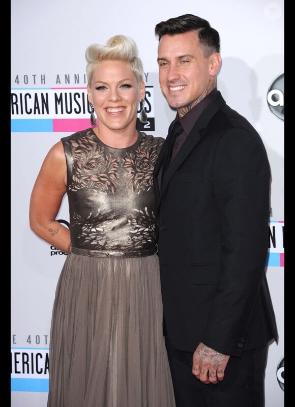Pink et son mari Carey Hart à la cérémonie des American Music Awards à Los Angeles le 18 novembre 2012.