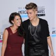 Justin Bieber et sa mère à la cérémonie des American Music Awards à Los Angeles le 18 novembre 2012.