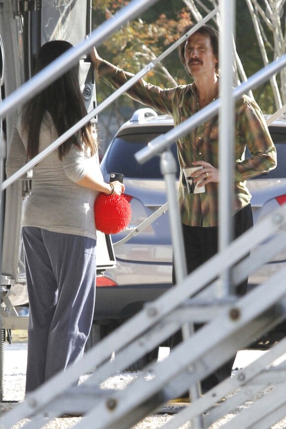 Matthew McConaughey et sa femme enceinte Camilla Alves sur le tournage de The Dallas Buyers Club à la Nouvelle-Orléans le 19 Novembre 2012