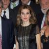 La princesse Letizia d'Espagne, très glamour dans une robe noire jouant la transparence, accompagnait le prince Felipe lors de la remise du 29e Prix de Journalisme Francisco Cerecedo au Canadien Michael Ignatieff, le 20 novembre 2012, au Ritz de Madrid.