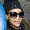 Rihanna souriante dans son jet privé lors du vol entre Londres et Newark. Le 20 novembre 2012.