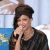 Rihanna répond à quelques questions durant son passage au Best Buy Theater. New York, le 20 novembre 2012.