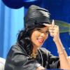 Rihanna, radieuse pour rencontrer ses fans new-yorkais au Best Buy Theater et célébrer la sortie de son nouvel album, Unapologetic. New York, le 20 novembre 2012.
