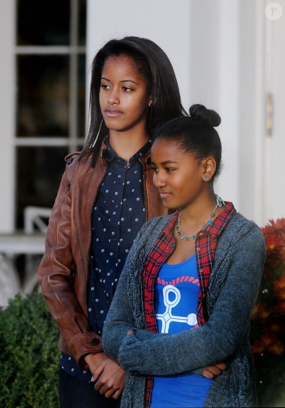 Sasha et Malia Obama dans les jardins de la Maison Blanche ont fait une apparition sage et remarquée le 21 novembre 2012