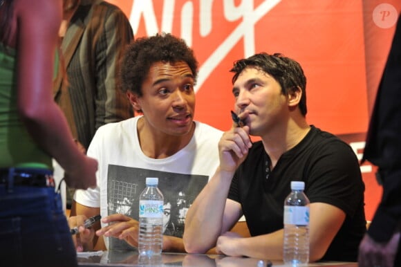 Stéphan Rizon au Virgin Megastore à l'occasion de la Fête de la Musique à Paris le 21 juin 2012.