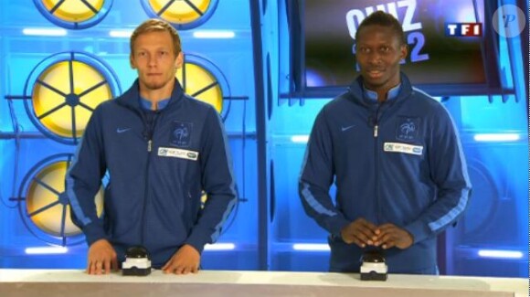 Clément Chantôme, Mapou Yanga-Mbiwa et les joueurs de l'équipe de France ont répondu à un quiz au cours de l'émission de TF1 Téléfoot diffusée le 25 novembre 2012 avec plus ou moins de succès
