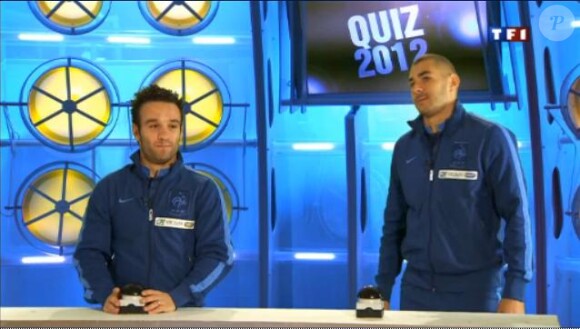 Mathieu Valbuena, Karim Benzema et les joueurs de l'équipe de France ont répondu à un quiz au cours de l'émission de TF1 Téléfoot diffusée le 25 novembre 2012 avec plus ou moins de succès