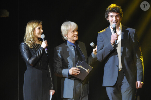 Grand Prix de la musique symphonique (jeune compositeur) : Fabien Waksman, entouré de Louise Ekland et Dave à la remise des Grands Prix de la Sacem au Casino de Paris, le 26 novembre 2012.