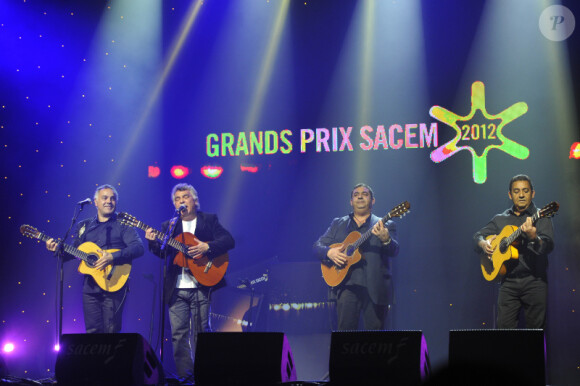 Grand Prix du répertoire Sacem à l'export : Gipsy Kings à la remise des Grands Prix de la Sacem au Casino de Paris, le 26 novembre 2012.