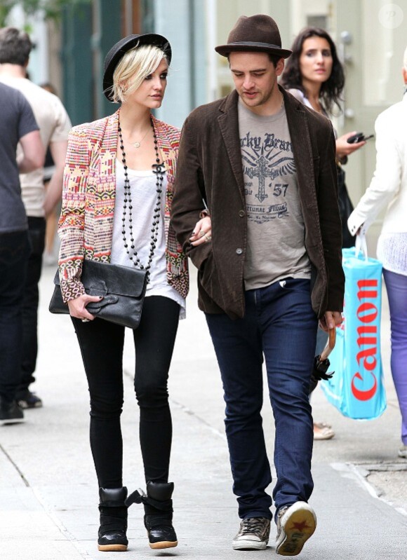 Ashlee Simpson et Vincent Piaza se promènent dans les rues de New York le 24 mai 2012.