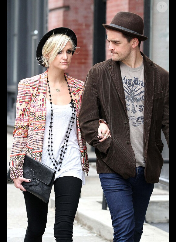 Ashlee Simpson et son amoureux Vincent Piaza se promènent dans les rues de New York le 24 mai 2012.