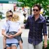 Ashlee Simpson quitte un restaurant avec son chéri Vincent Piazza et son fils Bronx à New York le 25 juillet 2012.