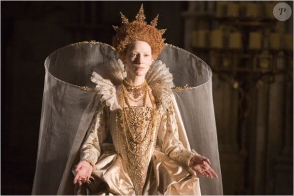 Cate Blanchett joue la Reine Elizabeth Ier et s'offre un Golden Globes de la meilleure actrice.