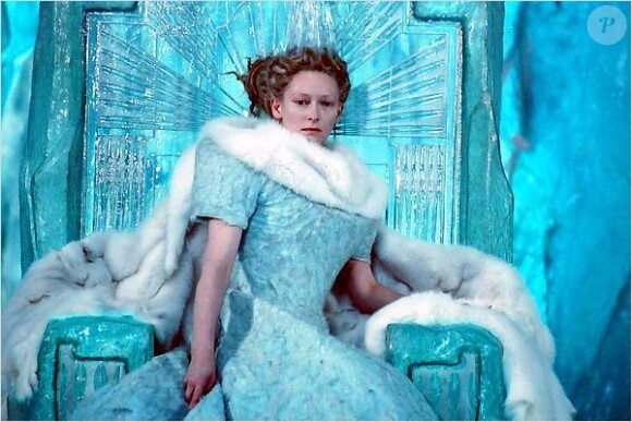 Tilda Swinton, ultra flippante et glaciale dans Le Monde de Narnia. Sera-t-elle la belle-mère de Cendrillon pour la version pilotée par Universal ?