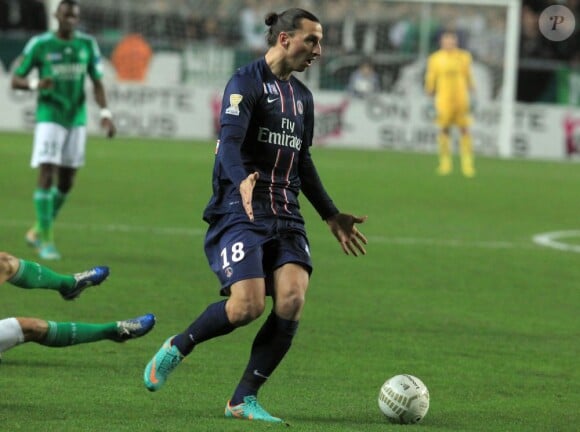 Zlatan Ibrahimovic énervé lors du match entre Saint-Etienne et le Paris Saint-Germain (0-0, 5-3 aux t.a.b) à Saint-Etienne au Stade Geoffrey-Guichard le 27 novembre 2012