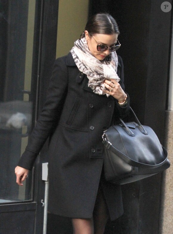 Miranda Kerr sort de son hôtel à New York le 28 novembre 2012
