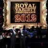 Robbie Williams sur scène à l'occasion du 100e gala du Royal Variety au Royal Albert Hall, à Londres, le 19 novembre 2012.