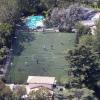 Le chanteur Robbie Williams a mis vente sa superbe propriété de Los Angeles, qui comprend une piscine et un terrain de foot !