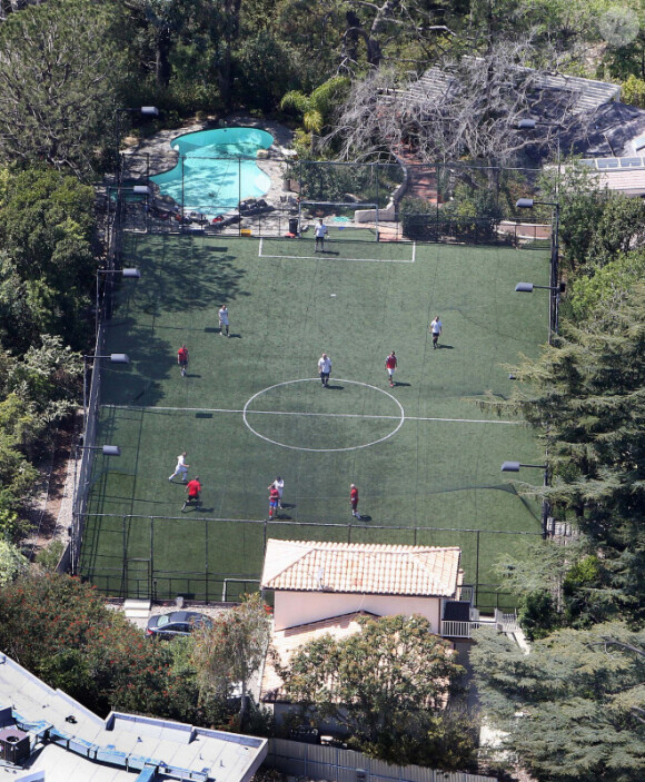 Robbie Williams a mis vente sa superbe propriété de Los Angeles, qui comprend une piscine et un terrain de foot !