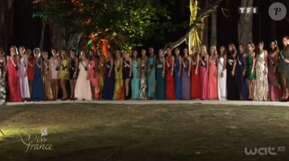 Les 33 prétendantes lors d'une folle soirée à l'île Maurice avant l'élection Miss France 2013 le 8 décembre 2012 sur TF1