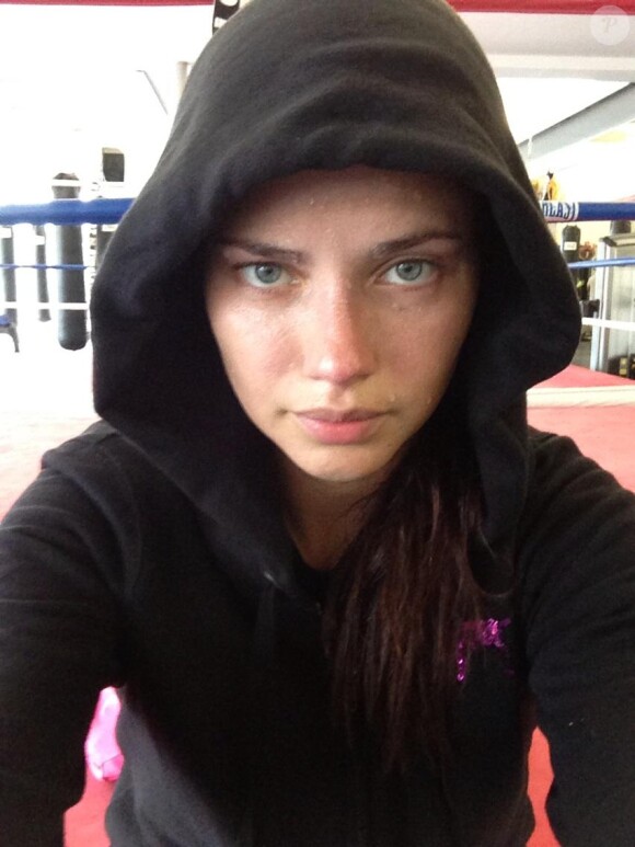 Adriana Lima pendant ses exercices post-accouchement. Photo de son compte Twitter