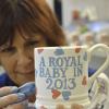 A peine la grossesse de Kate Middleton était-elle annoncé que déjà un mug en l'honneur du futur bébé du duc et de la duchesse de Cambridge faisait son apparition à Londres, le 4 décembre 2012.